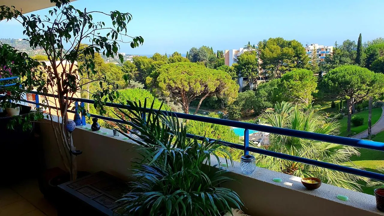 kontakty Beau T1 Cannes Piscine Tennis
